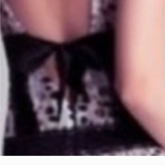 Stunning Bebe NWOT flowy maxi tired dress with lace details animal print… - Picture 5 of 17